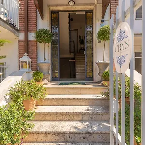  Apartment Crys: Apartments, Holiday, Business,